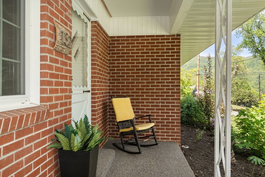 Photo of 132 Ridgeway St, Sylva, NC 28779 (MLS # 26047091)