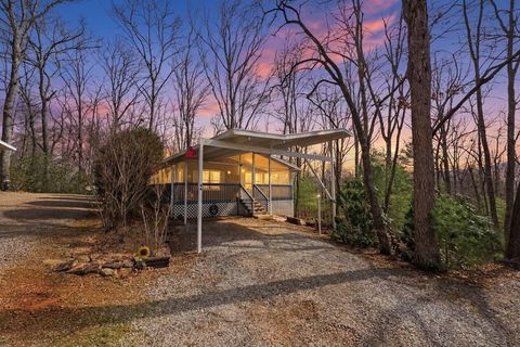 Photo of 45 Teran Cir, Franklin, NC 28734 (MLS # 26046665)