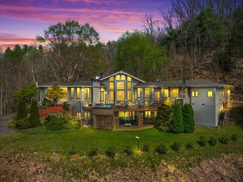 Photo of 221 Connection Circle, Robbinsville (Graham), NC 28771 (MLS # 26046900)