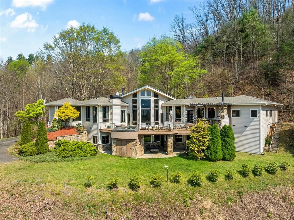 Photo of 221 Connection Circle, Robbinsville (Graham), NC 28771 (MLS # 26046900)