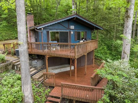 Photo of 184 Pinecrest Lane, Franklin, NC 28734 (MLS # 26047224)