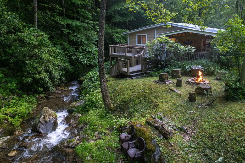 Photo of 960 Unahala Creek Rd, Bryson City, NC 28713 (MLS # 26048320)