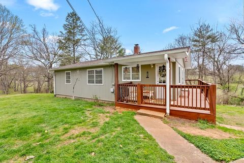 Photo of 103 Bidwell St, Franklin, NC 28734 (MLS # 26046871)
