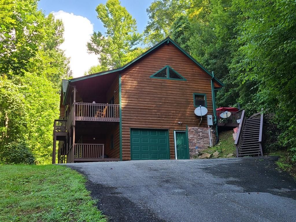 Photo of 233 Sunset Point, Bryson City, NC 28713 (MLS # 26042168)