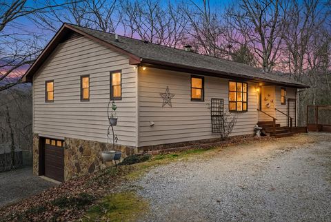 Photo of 220 Laurel Dr, Franklin, NC 28734 (MLS # 26043106)