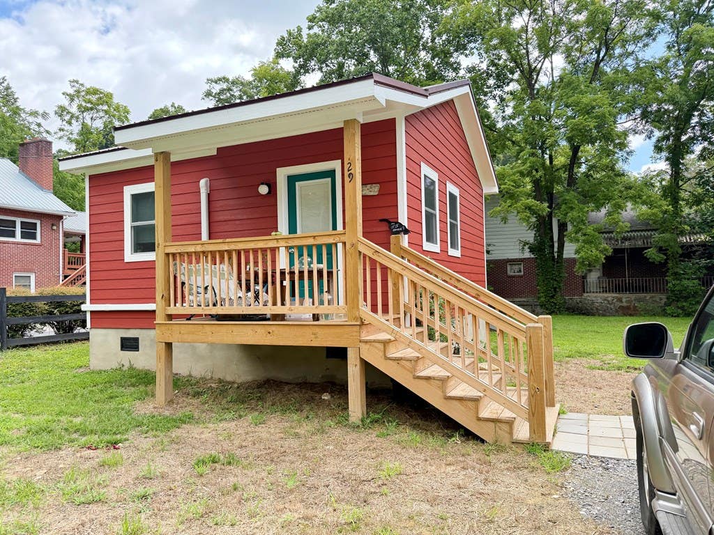 Photo of 27 &amp; 29 Bartlett St, Sylva, NC 28779 (MLS # 26048094)