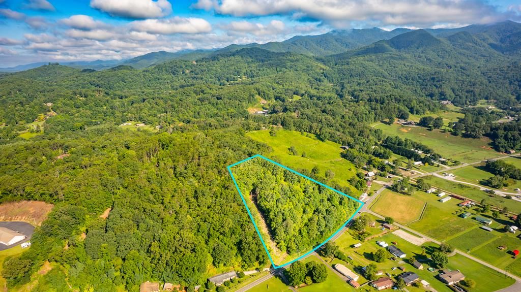 Photo of 555 West Deep Creek, Bryson City, NC 28713 (MLS # 26031331)