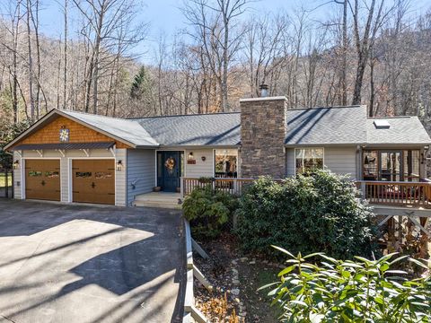 Photo of 482 Wildcat Mountain Rd, Waynesville, NC 28786 (MLS # 26042772)