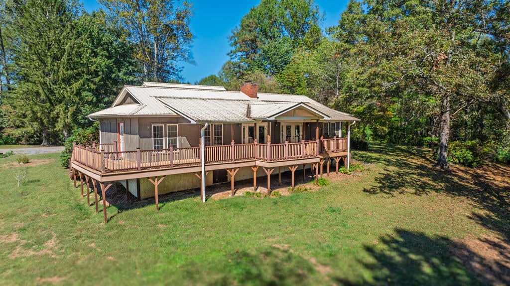 468 Valley Lane