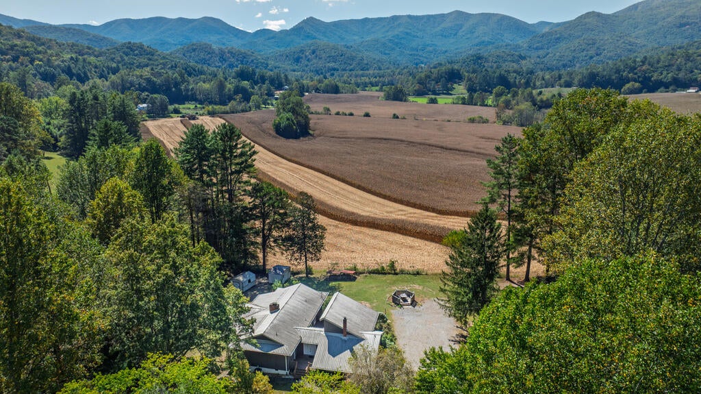468 Valley Lane