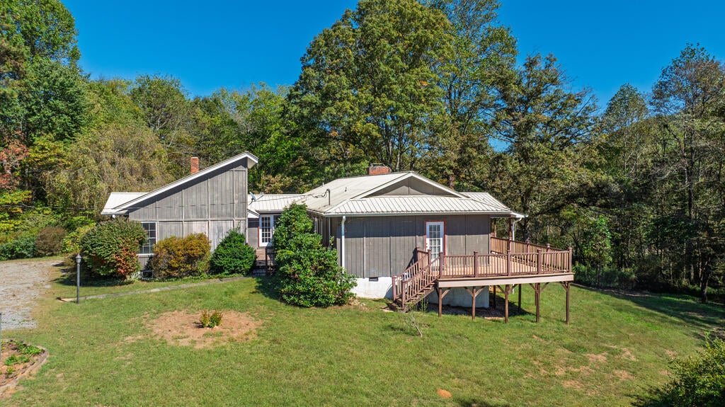 468 Valley Lane