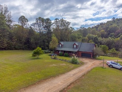 Photo of 36 Halfway Back Lane, Franklin, NC 28734 (MLS # 26047157)