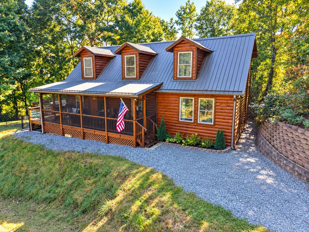 Photo of 1873 Timber Estates, Bryson City, NC 28713 (MLS # 26048791)