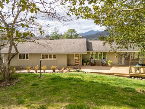 Photo of 421 Riverwood Dr, Sylva, NC 28779 (MLS # 26046839)