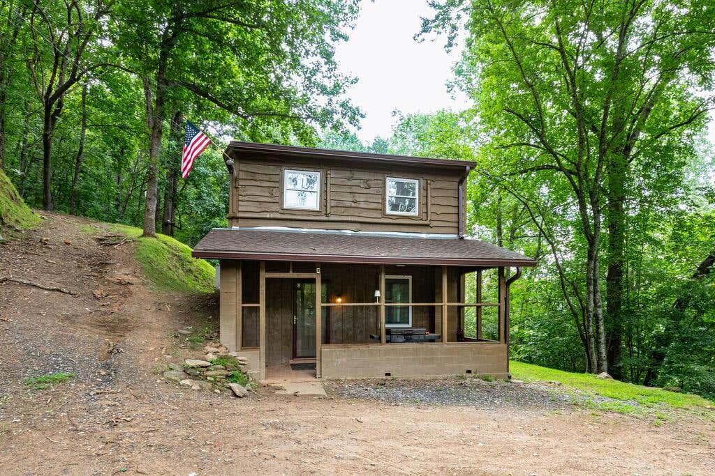 Photo of 210 Sunset Farms Rd, Whittier, NC 28789 (MLS # 26048163)