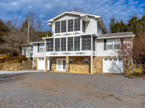 Photo of 273 Pressley Circle Rd, Franklin, NC 28734 (MLS # 26045344)