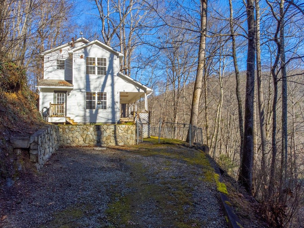 Photo of 240 Carpenter Road, Bryson City, NC 28713 (MLS # 26043006)
