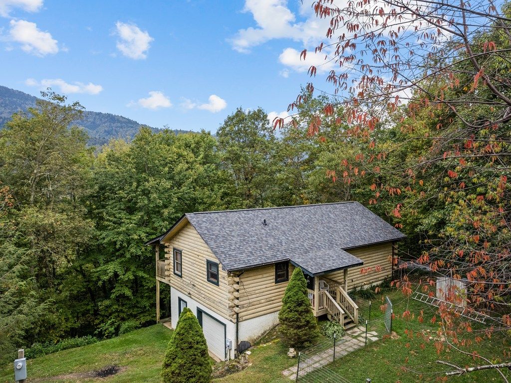 Photo of 173 Blizzard Ridge, Maggie Valley, NC 28751 (MLS # 26047275)