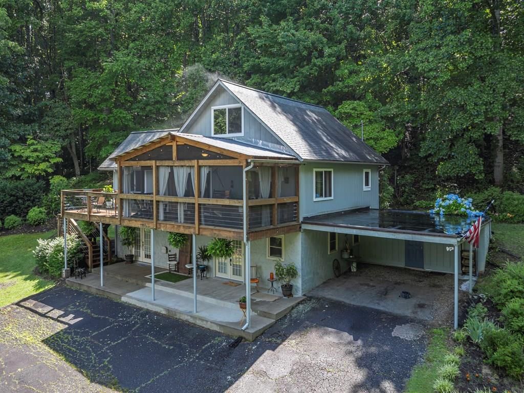 Photo of 1411 Kitchens Branch Rd, Sylva, NC 28779 (MLS # 26041319)