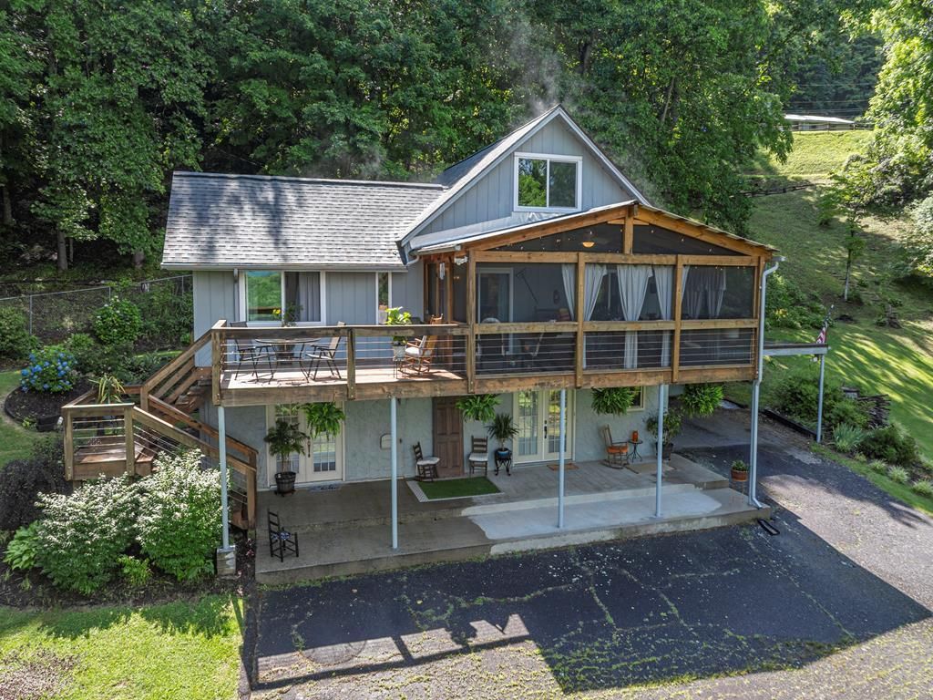 Photo of 1411 Kitchens Branch Rd, Sylva, NC 28779 (MLS # 26041319)