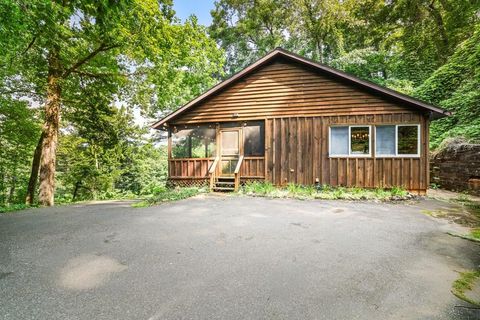 Photo of 237 Biltmore Circle, Bryson City, NC 28713 (MLS # 26047788)