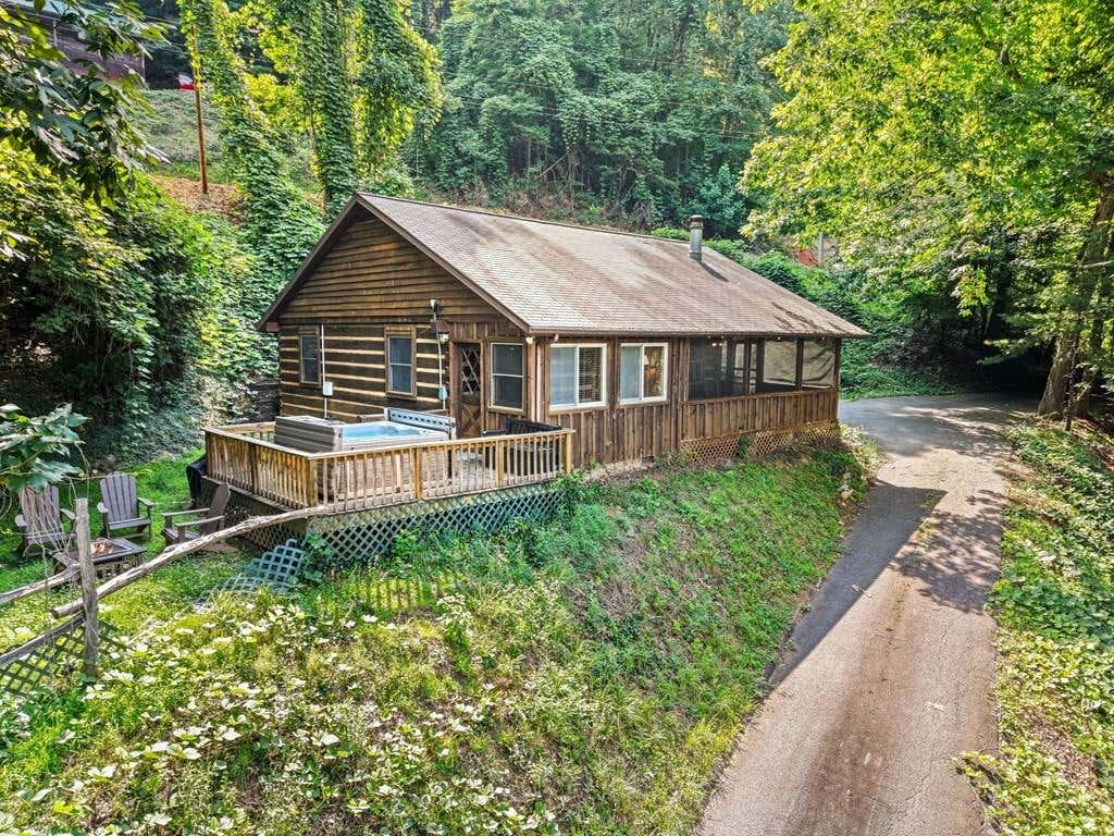 Photo of 237 Biltmore Circle, Bryson City, NC 28713 (MLS # 26047788)