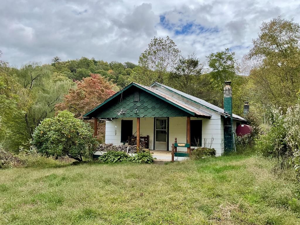 Photo of 190 Dallas Ln, Cullowhee, NC 28723 (MLS # 26042372)