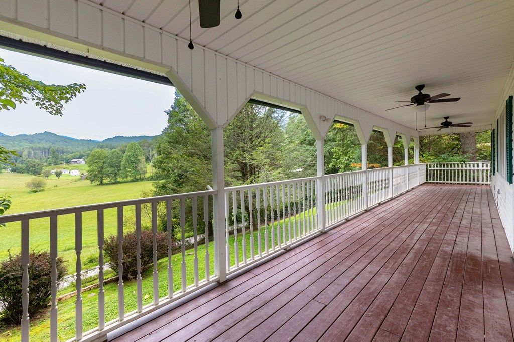 Photo of 154 Mccracken Road, Bryson City, NC 28713 (MLS # 26041934)