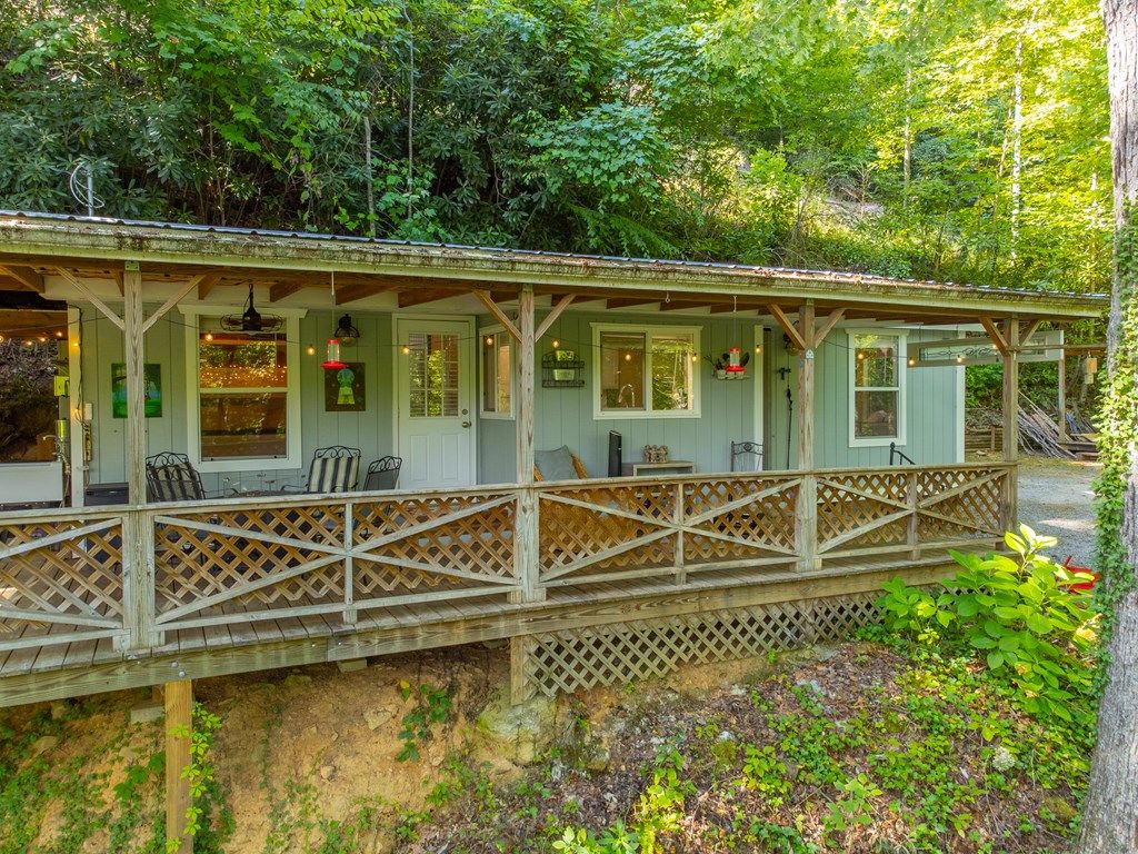 Photo of 283 Briggs Cove Road, Robbinsville (Graham), NC 28771 (MLS # 26041757)