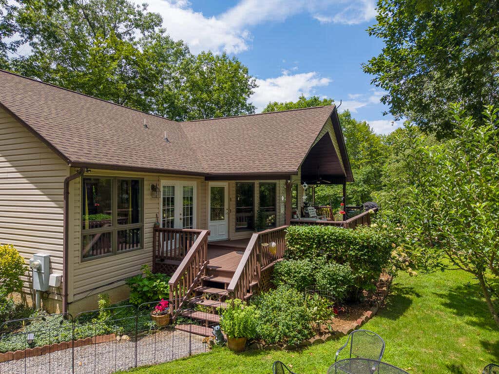 Photo of 212 Sycamore Dr, Whittier, NC 28789 (MLS # 26048187)