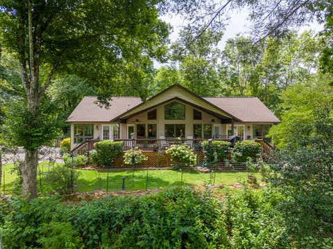 Photo of 212 Sycamore Dr, Whittier, NC 28789 (MLS # 26048187)