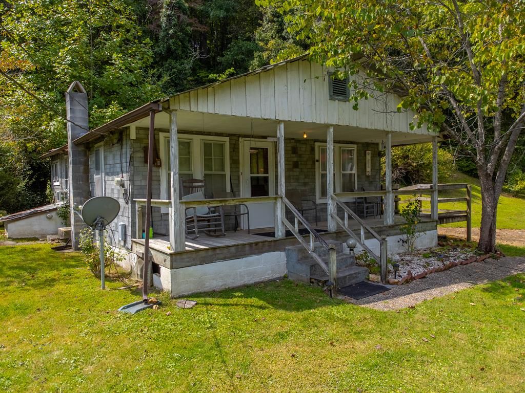 Photo of 67 Trent Field Rd, Bryson City, NC 28713 (MLS # 26042197)