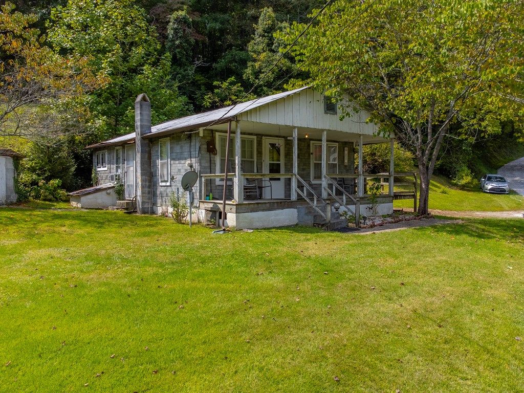 Photo of 67 Trent Field Rd, Bryson City, NC 28713 (MLS # 26042197)