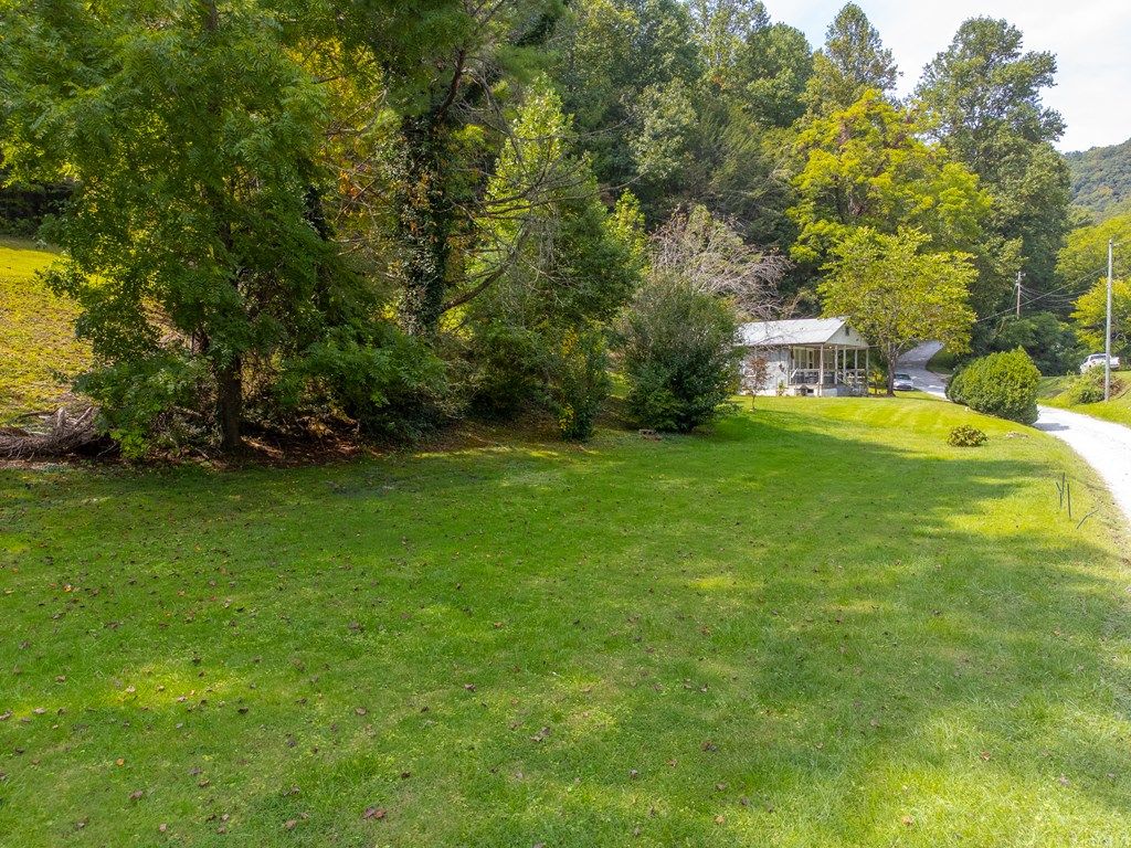 Photo of 67 Trent Field Rd, Bryson City, NC 28713 (MLS # 26042197)