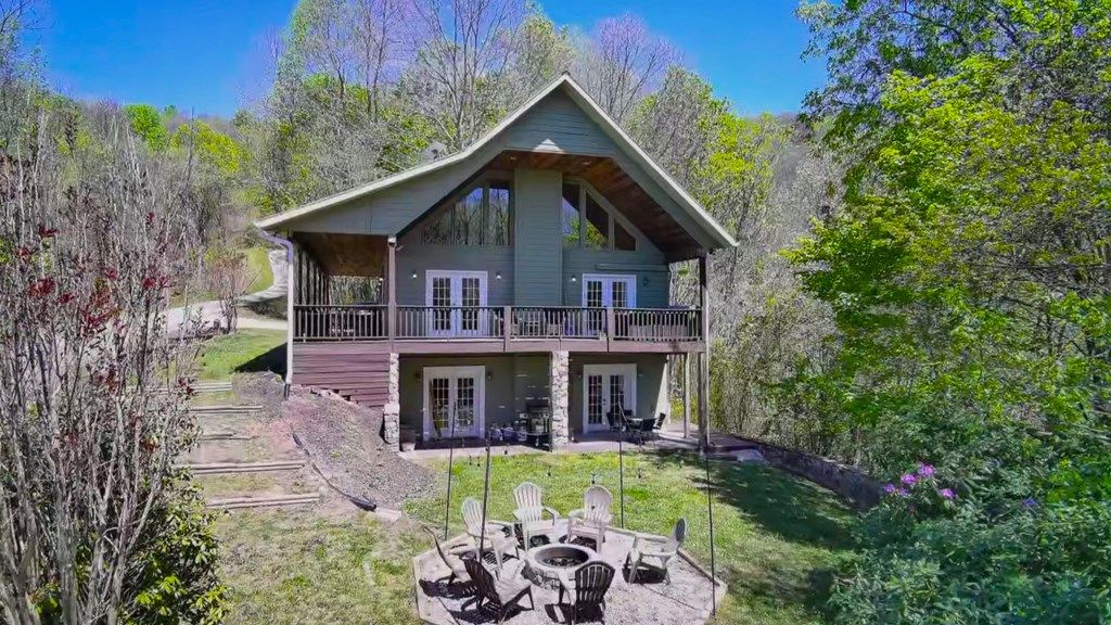 Photo of 576 Grizzly Ridge, Bryson City, NC 28713 (MLS # 26047056)