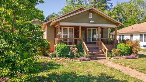 Photo of 347 W Main St, Franklin, NC 28734 (MLS # 26047073)