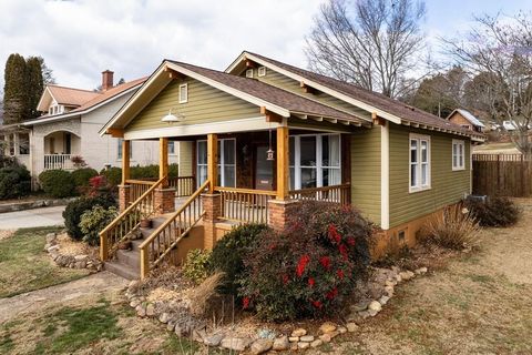 Photo of 347 W Main St, Franklin, NC 28734 (MLS # 26047073)