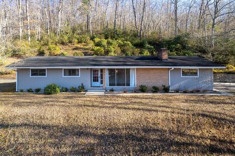 Photo of 223 Cherry St, Sylva, NC 28779 (MLS # 26045363)