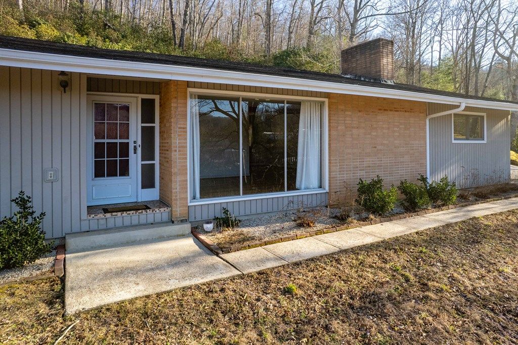 Photo of 223 Cherry St, Sylva, NC 28779 (MLS # 26045363)