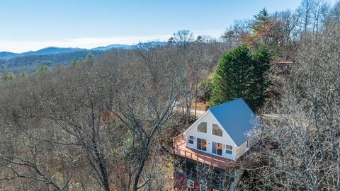 Photo of 203 Woodland Heights, Franklin, NC 28734 (MLS # 26042888)