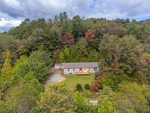Photo of 179 Freshwater Ridge Rd, Whittier, NC 28789 (MLS # 26042395)