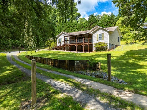 Photo of 168 Lilac Trl, Murphy, NC 28906 (MLS # 26048698)
