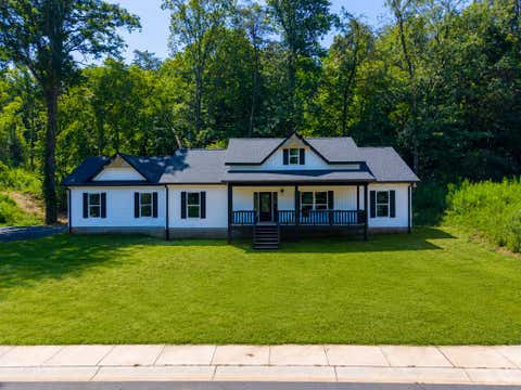 Photo of 60 Charlotte St, Franklin, NC 28734 (MLS # 26047976)
