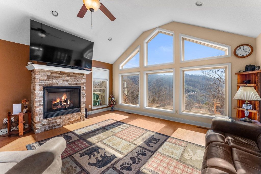 Photo of 790 Moonlight Trial Dr, Bryson City, NC 28713 (MLS # 26045309)