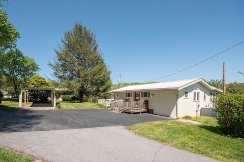 Photo of 59 South Front St, Franklin, NC 28734 (MLS # 26046950)