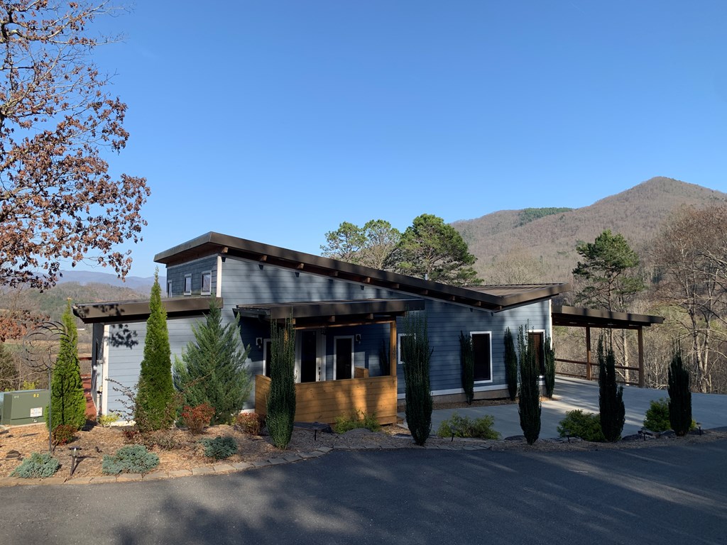 Bryson City, North Carolina 28713, United States, 3 Bedrooms Bedrooms, ,3 BathroomsBathrooms,Residential,Pending,103301