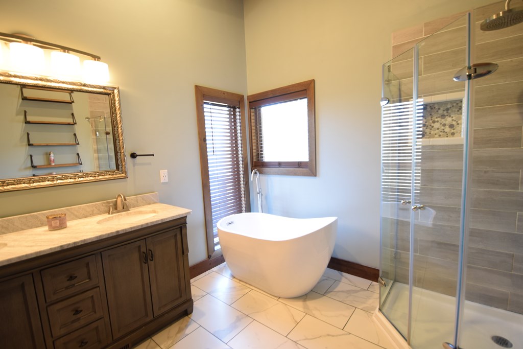 Bryson City, North Carolina 28713, United States, 3 Bedrooms Bedrooms, ,3 BathroomsBathrooms,Residential,Pending,103301