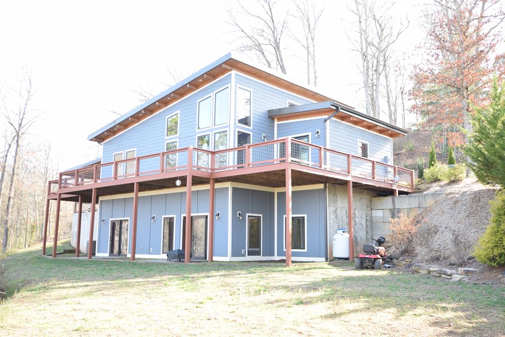 Bryson City, North Carolina 28713, United States, 3 Bedrooms Bedrooms, ,3 BathroomsBathrooms,Residential,Pending,103301