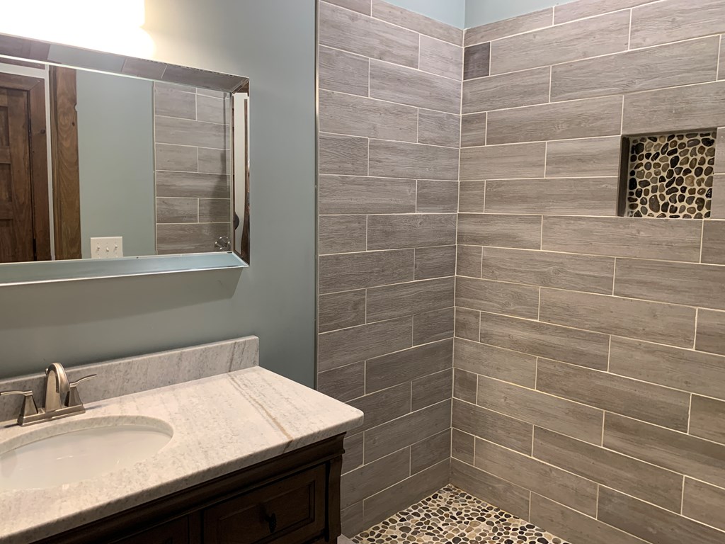 Bryson City, North Carolina 28713, United States, 3 Bedrooms Bedrooms, ,3 BathroomsBathrooms,Residential,Pending,103301