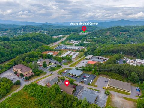 Photo of 144 Holly Springs Dr, Franklin, NC 28734 (MLS # 26047436)